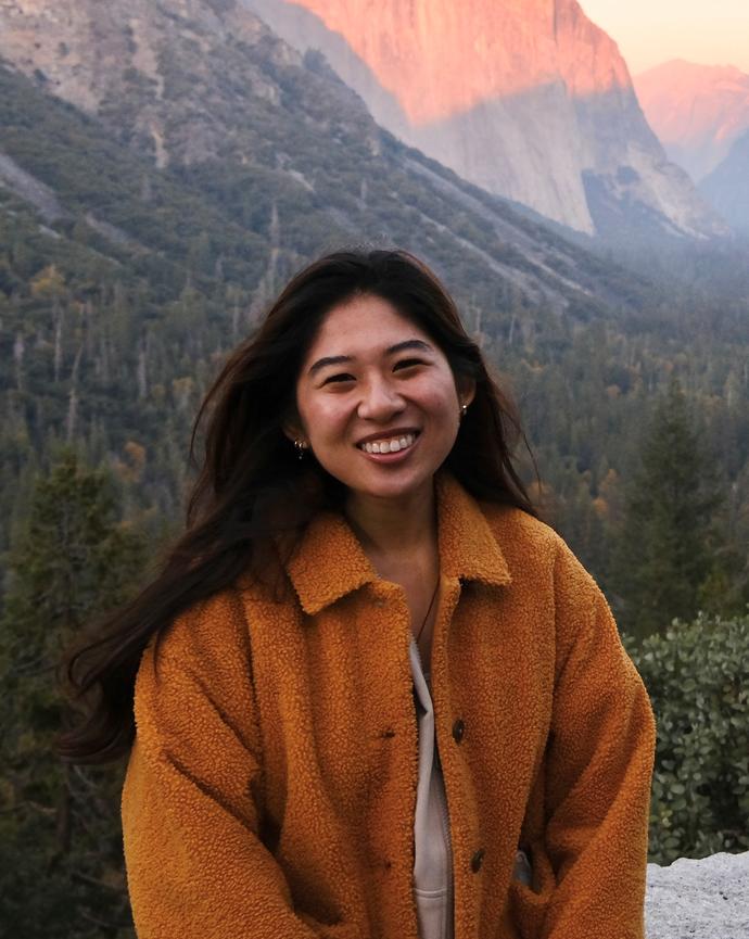 photo of Shira hao with mountains in background